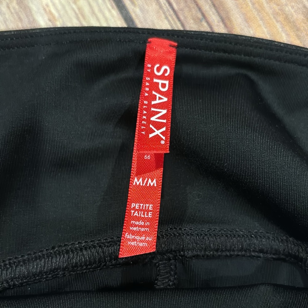 Spanx medium petite leggings shiny black great condition - Picture 3 of 5